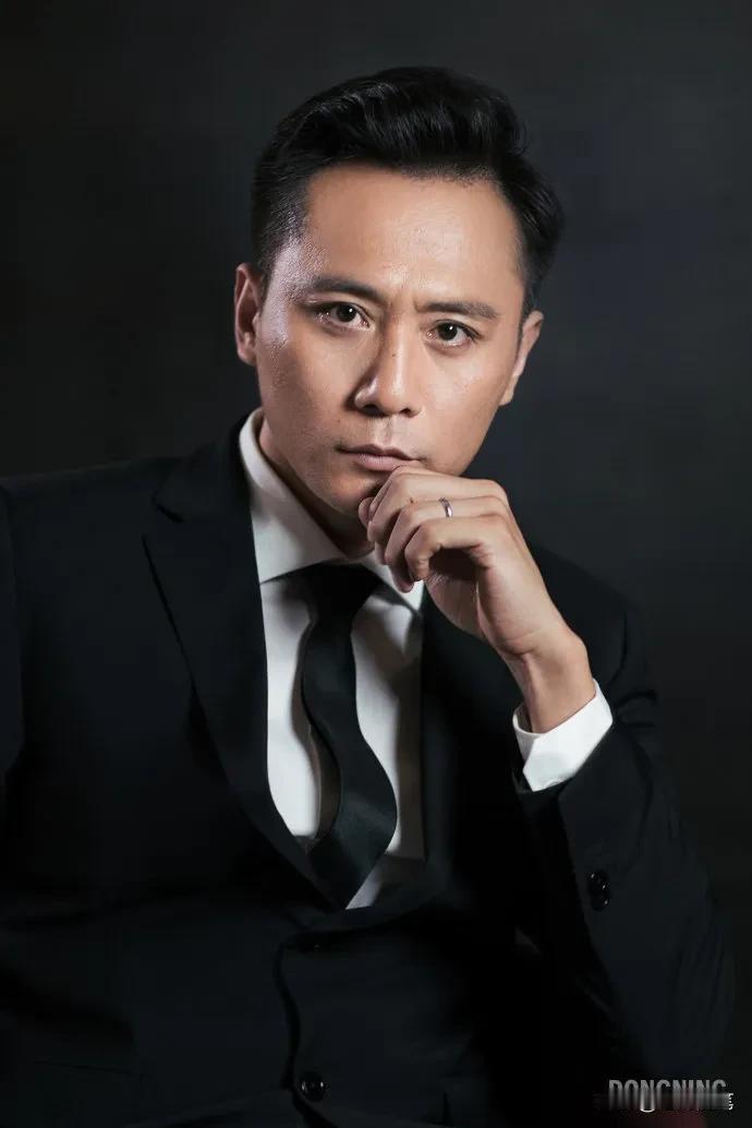 演员，刘烨说，2010年，我拍丁晟导演的《硬汉2》那部戏，戏里有不少和柳海龙的对