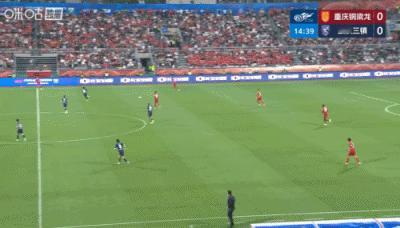 方镜淇这脱手……陈纯新补射帮助重庆铜梁龙进球。 