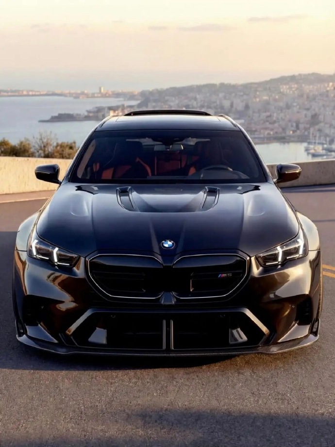 汽车 BMW M5 Touring 幻想版！这次直接把“瓦罐”玩到极致。双涡轮V