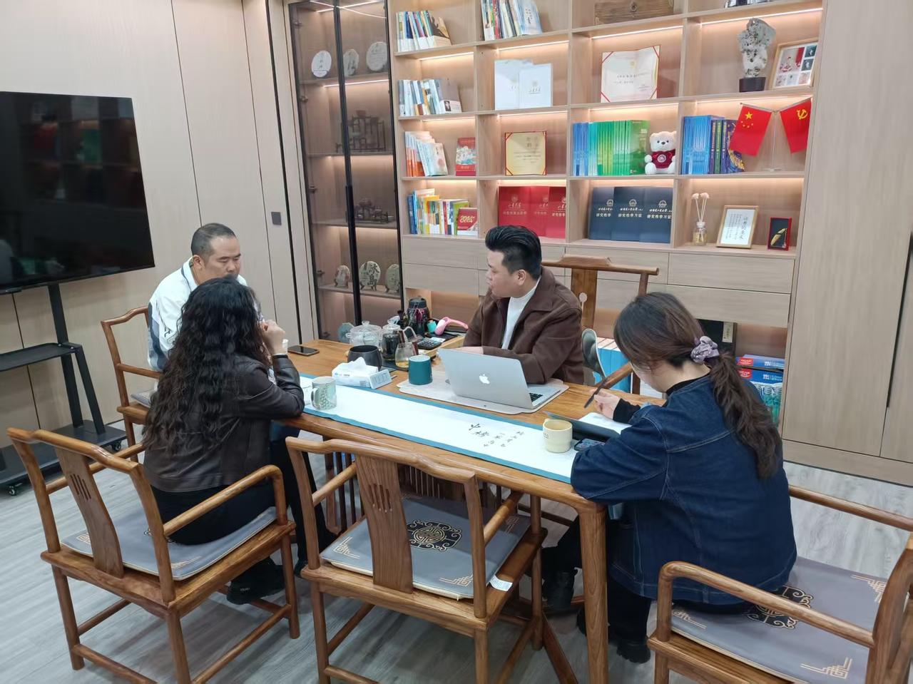 今天来临沂中榜升学(南坊校区)碰头研究高一云平台服务工作，努力打造高品质队伍，提