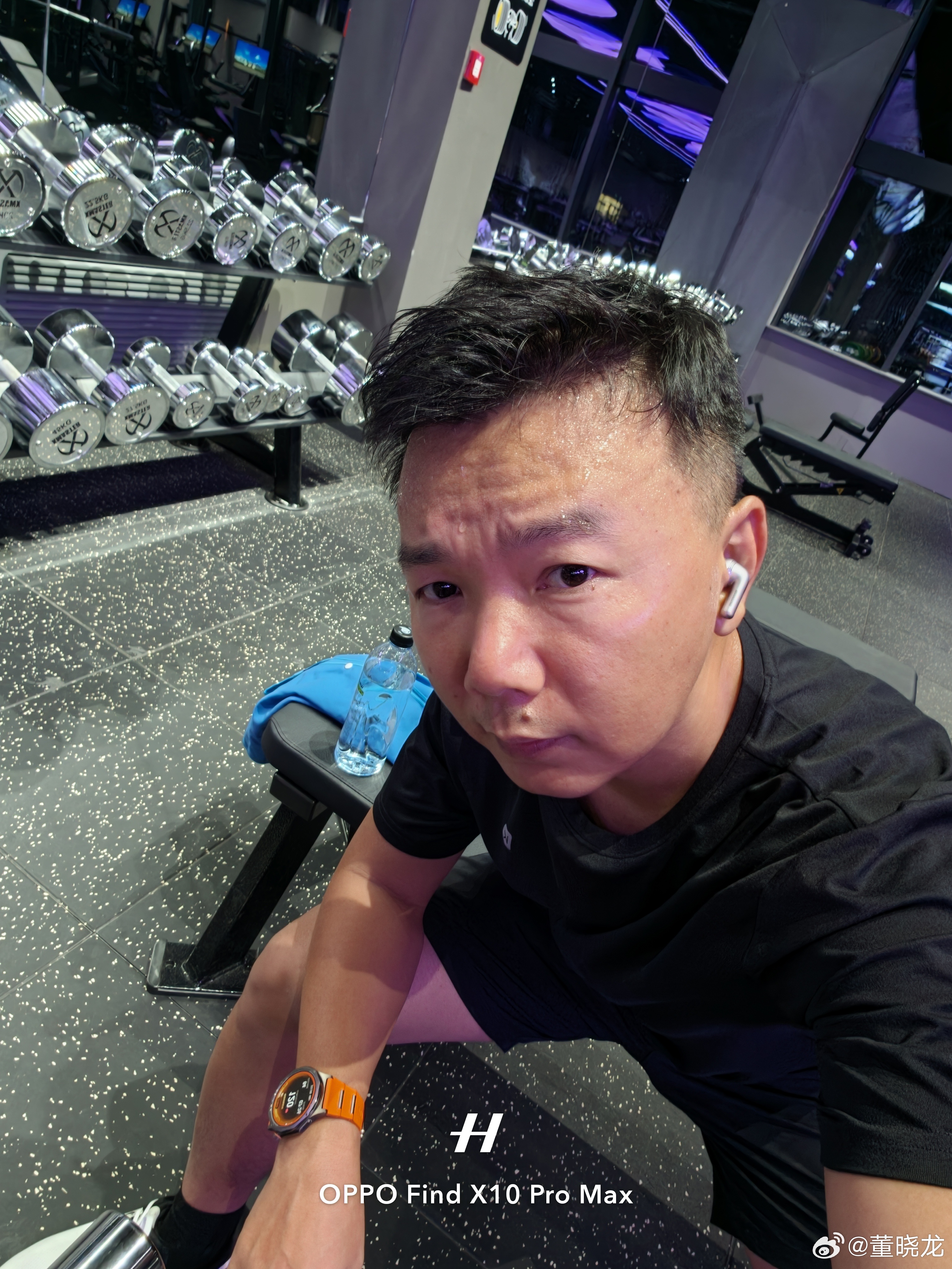 深夜发博，最近悄咪咪在做两件事。一、戒酒。疫情封控那年，我染上喝酒陋习，自己几乎