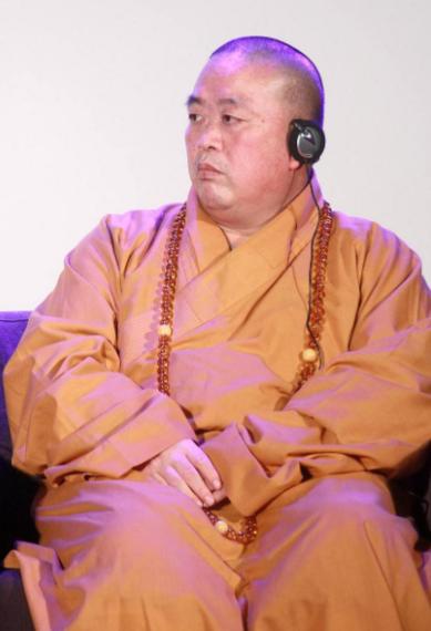 关于释永信，还有一个疑点

那就是他为什么那么有头脑！


16岁出家的小和尚，