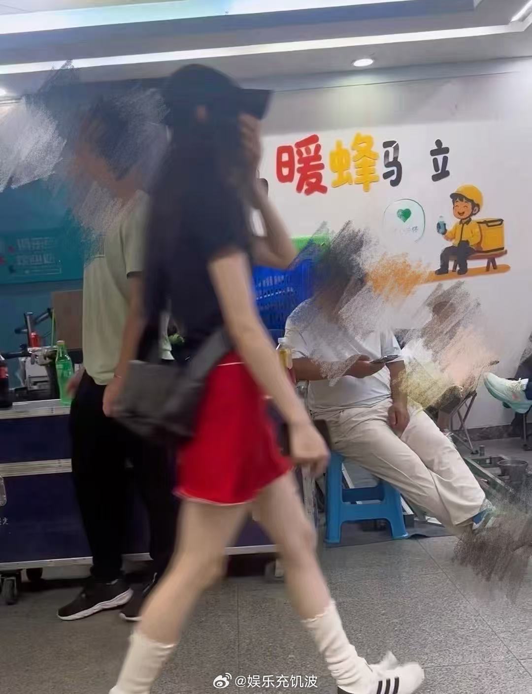 偶遇刘浩存拍完戏下班偶遇刘浩存拍完戏下班！深圳偶遇刘浩存拍完戏下班