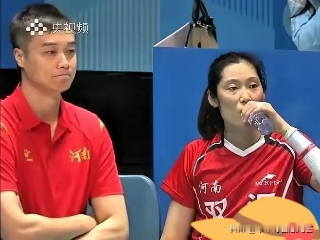 今晚苏豫女排那战，河南队的焦帅是真让人刮目相看。
 
你猜怎么着？前两局落后的时