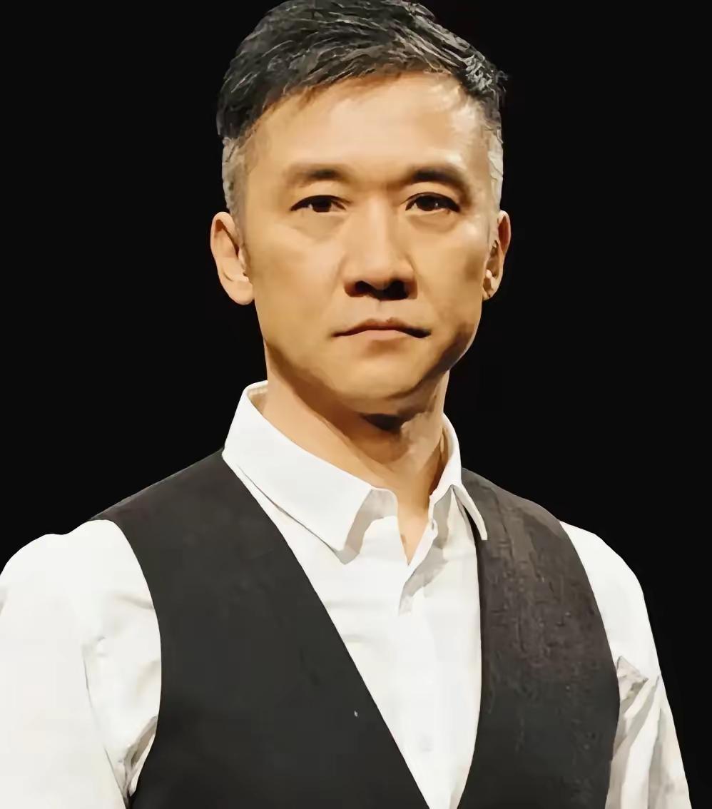 陈建斌、张嘉益没出声，张译怕也没想到，《大生意人》里黄志忠的演技会这么“杀”！