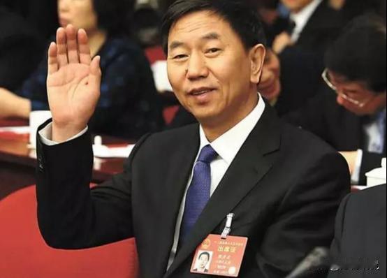 2000年，山西灵石县县长耿彦波，因工作调动要离开灵石。老百姓知道后个个欢呼雀跃