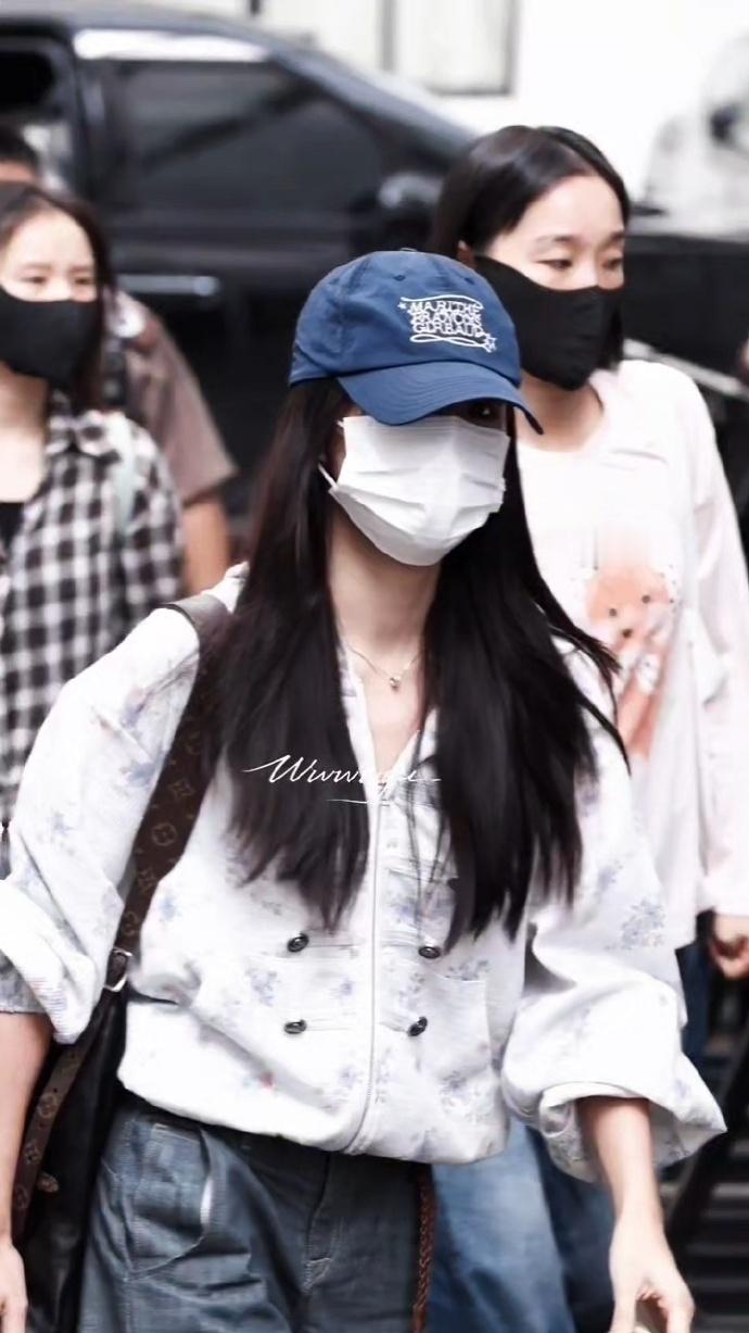 卢昱晓刺棠围读上班 ​ 卢昱晓今日份刺棠围读上班，期待和新角色见面 ​​​