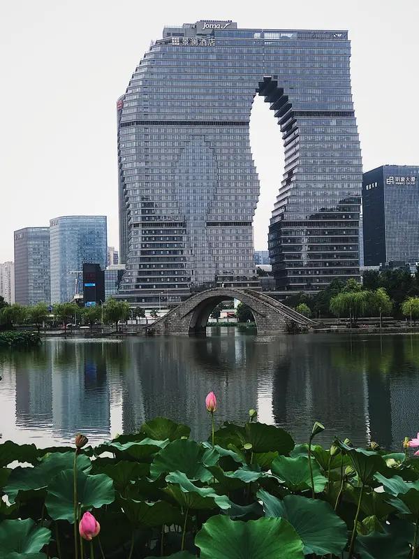 端午去杭州游玩，绿色出行真的很有必要！端午期间杭州游客众多，交通压力大，开车很容