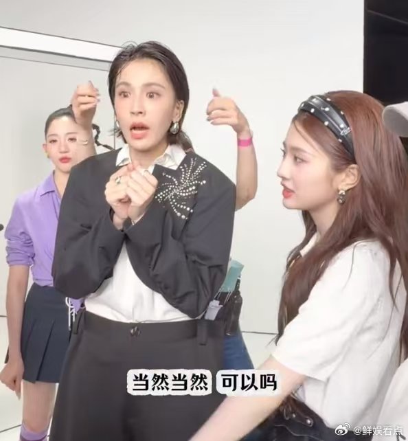 曾沛慈摸张慧雯头像摸小猫乘风2026趣味有爱互动来袭，曾沛慈这一温柔触碰动作，仿