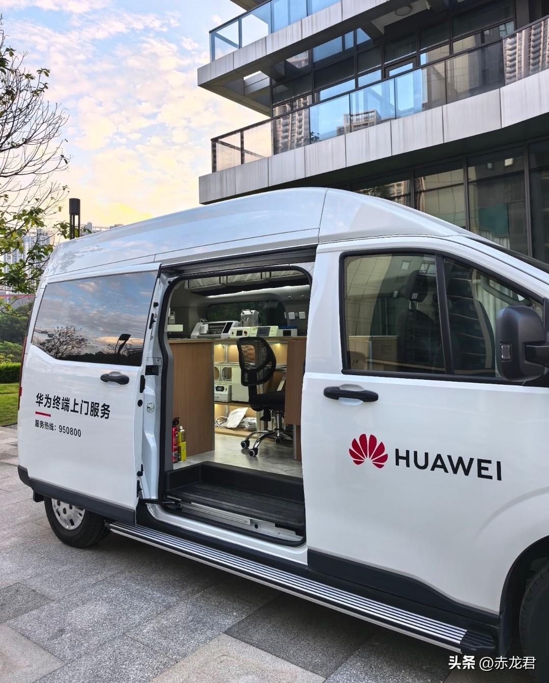 万万没想到啊！
你以为手机坏了，要预约上门维修吧？
那是别人的服务模式，华为已经