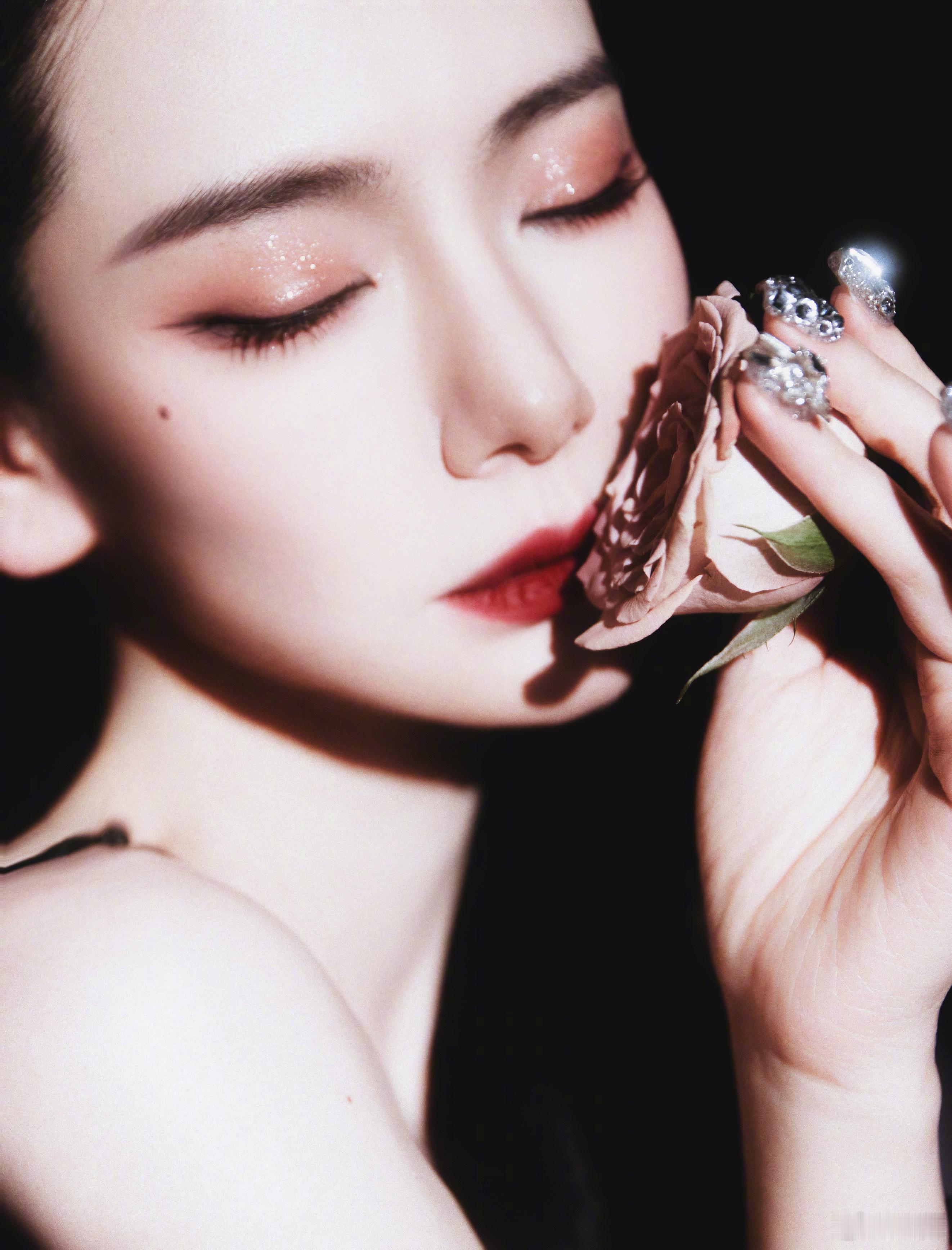 戚薇  太欲了，顶不住，发射发射＞＞＞💕💕💕 