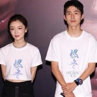 曝周冬雨刘昊然已经分手  7月25日，有娱乐博主发博晒出视频，曝光已经分手，他们