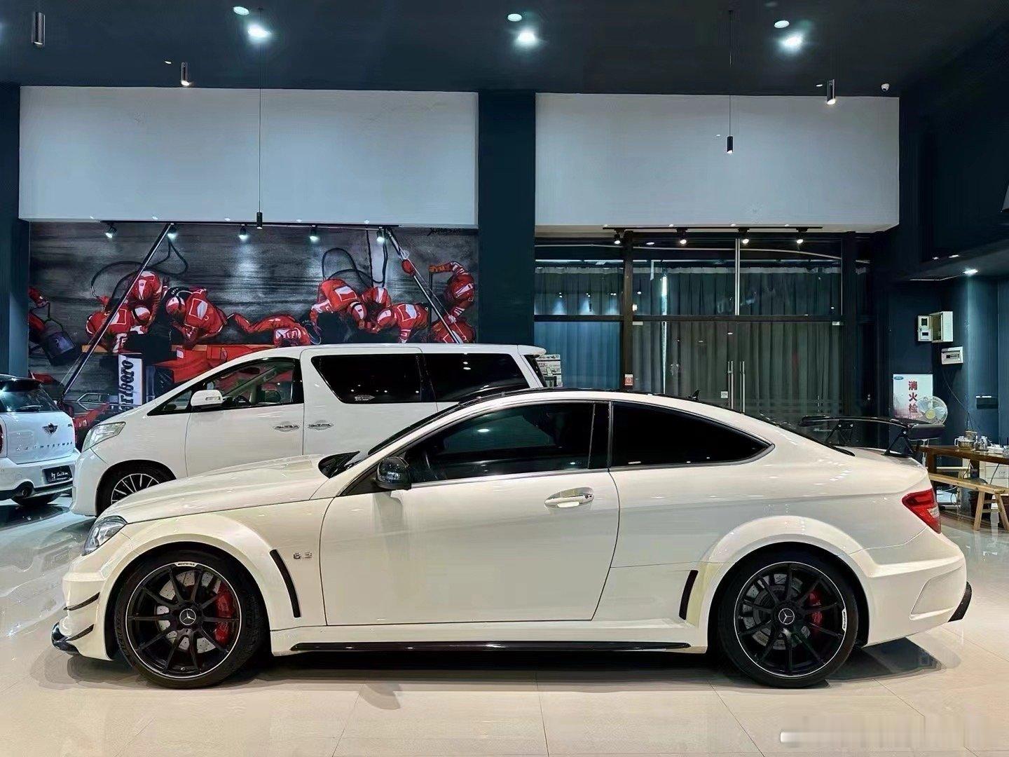 奔驰AMG C63 Black Series 赛道版，带赛道座椅，原厂大尾翼 碳