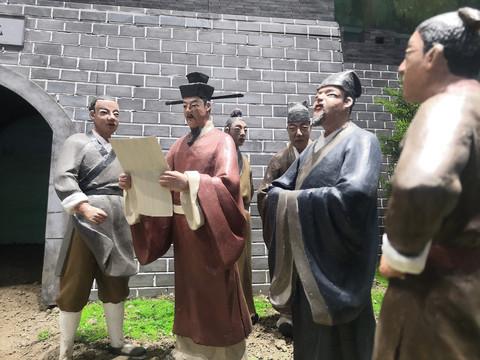 古代官员迟到的惩罚：比你想象更惨的故事

在中国古代，官员的纪律极为严格，迟到不