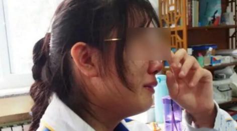 2013年，福建一女生高考志愿落榜，成绩只有364分，但女孩却坚称自己考了586