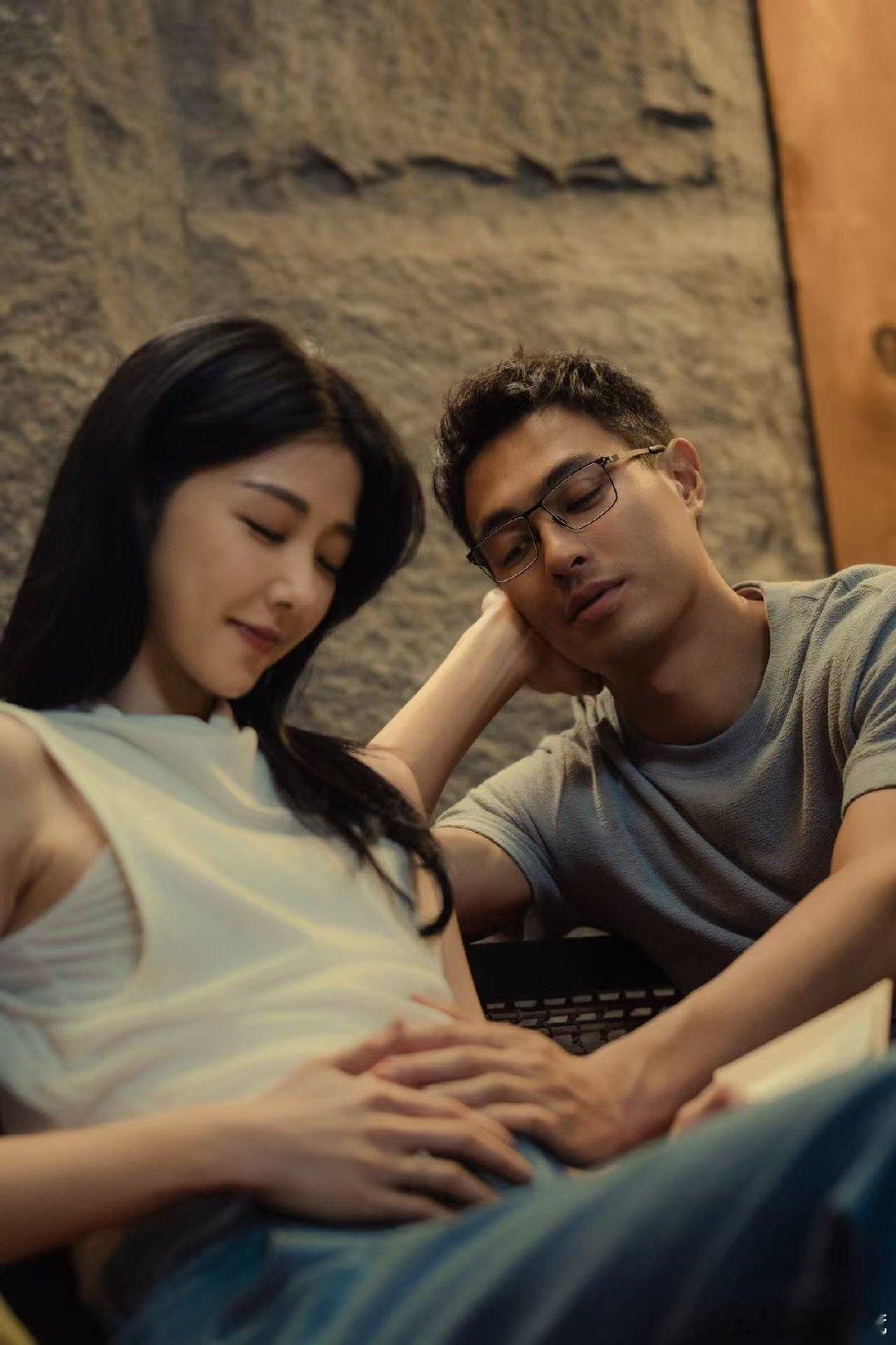 人浮于爱 顾厚泽的精英面具下，是不为人知的挣扎与慌乱。凭借极具感染力的表演，让观