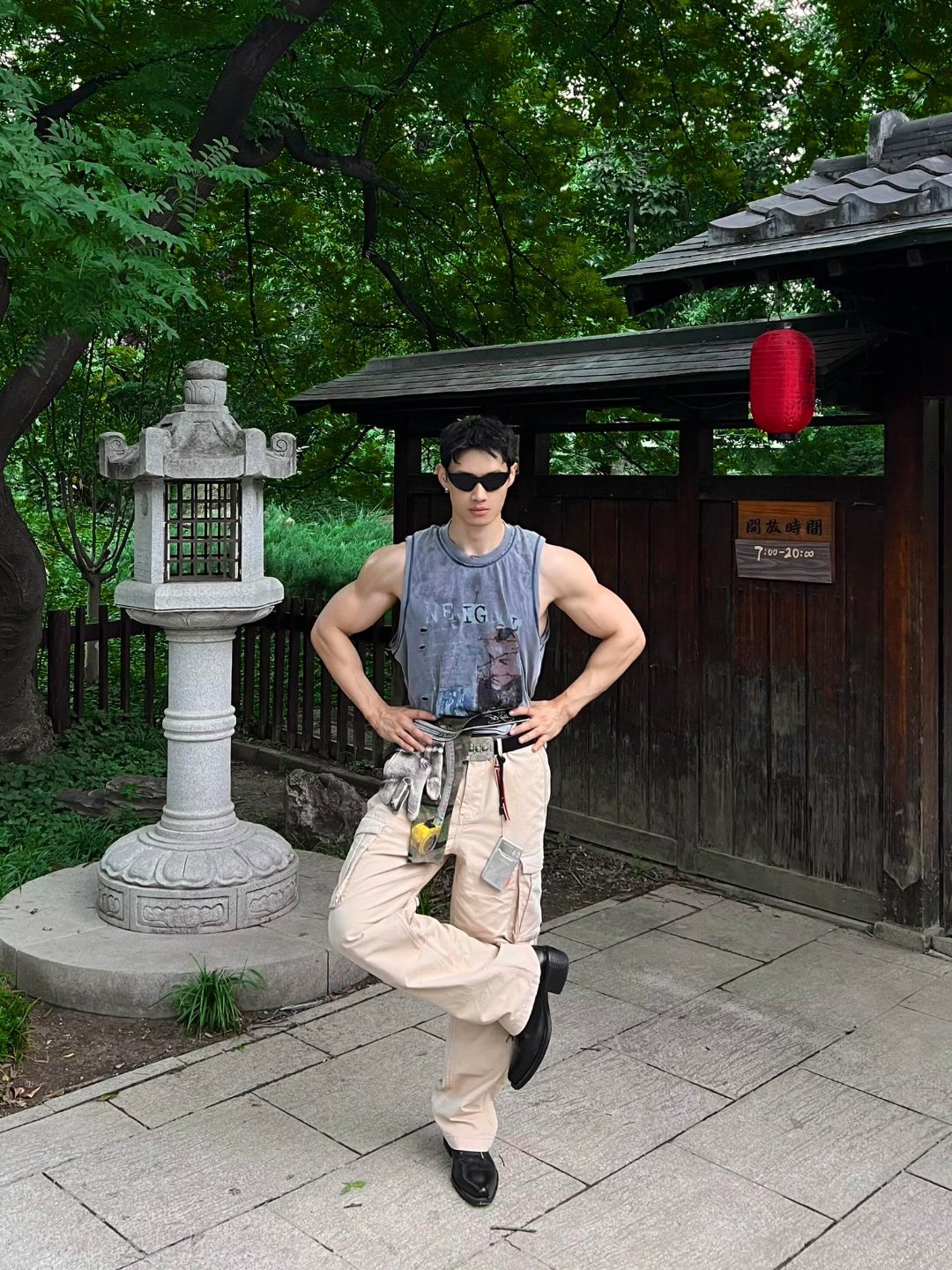 哥哥抱抱亲亲帅哥