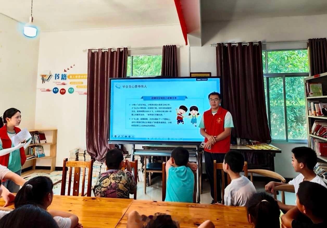 枣院学子开展暑期社会实践三下乡【宣讲润童心 薪火向未来】  2026年暑期，枣庄