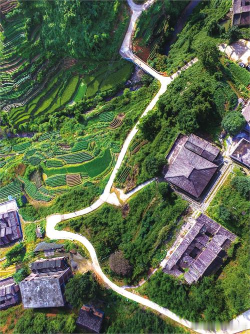 年度旅行记忆  眉山乡观山村位于福建泉州南安眉山乡东南部，群山环绕，双溪河如同一