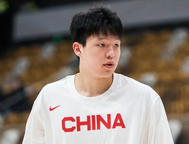 国内球迷迫不及待的想看杨瀚森代表国家队了，但是得等，因为NBA有保护规定，所以全