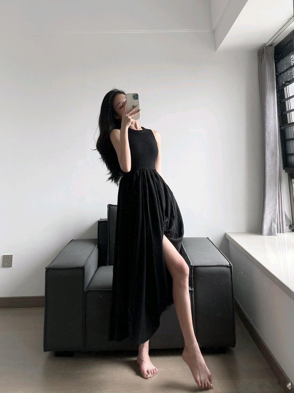 一个人搬过家，一个人去过医院，一个人去吃过火锅然后一个人去看过电影所有的坚强都是