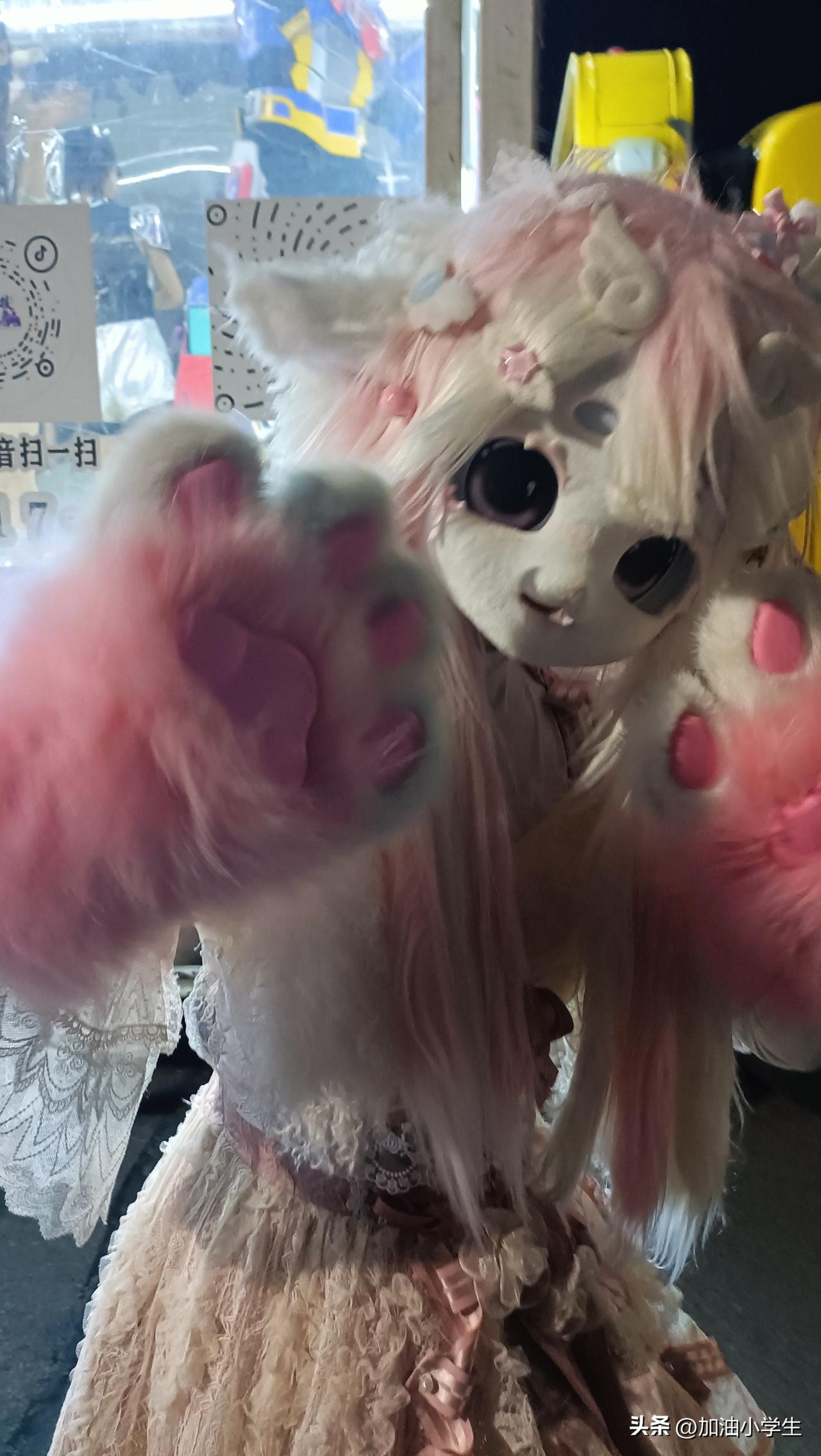 怕老师是从小落下的病根吧，我这么大年龄看到老师还是会潜意识躲起来，哪怕这也不是我
