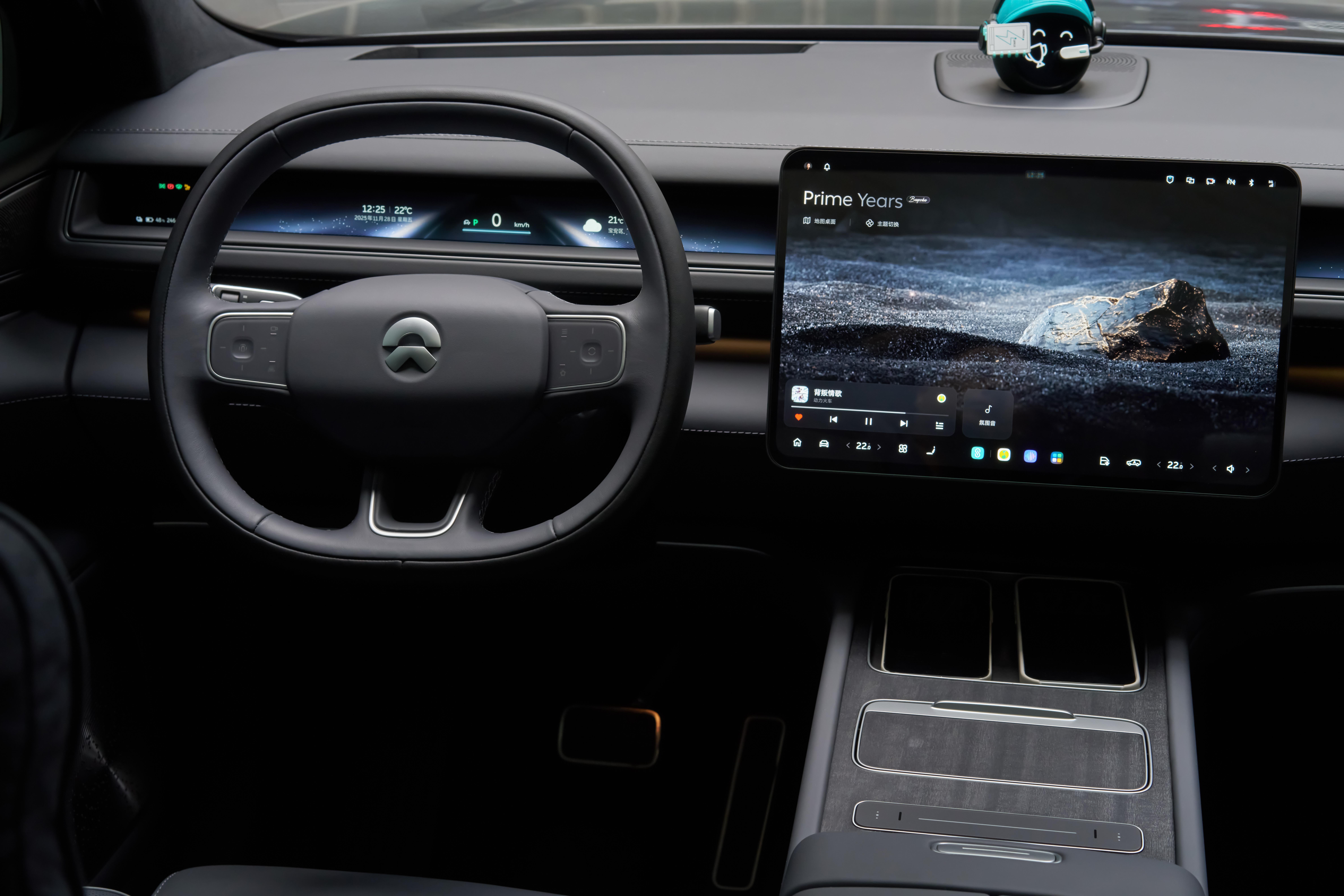 虽然黛山蓝的内饰没有珍珠贝那么温馨，但是质感还是比较强的这套套内饰总体用下来，还