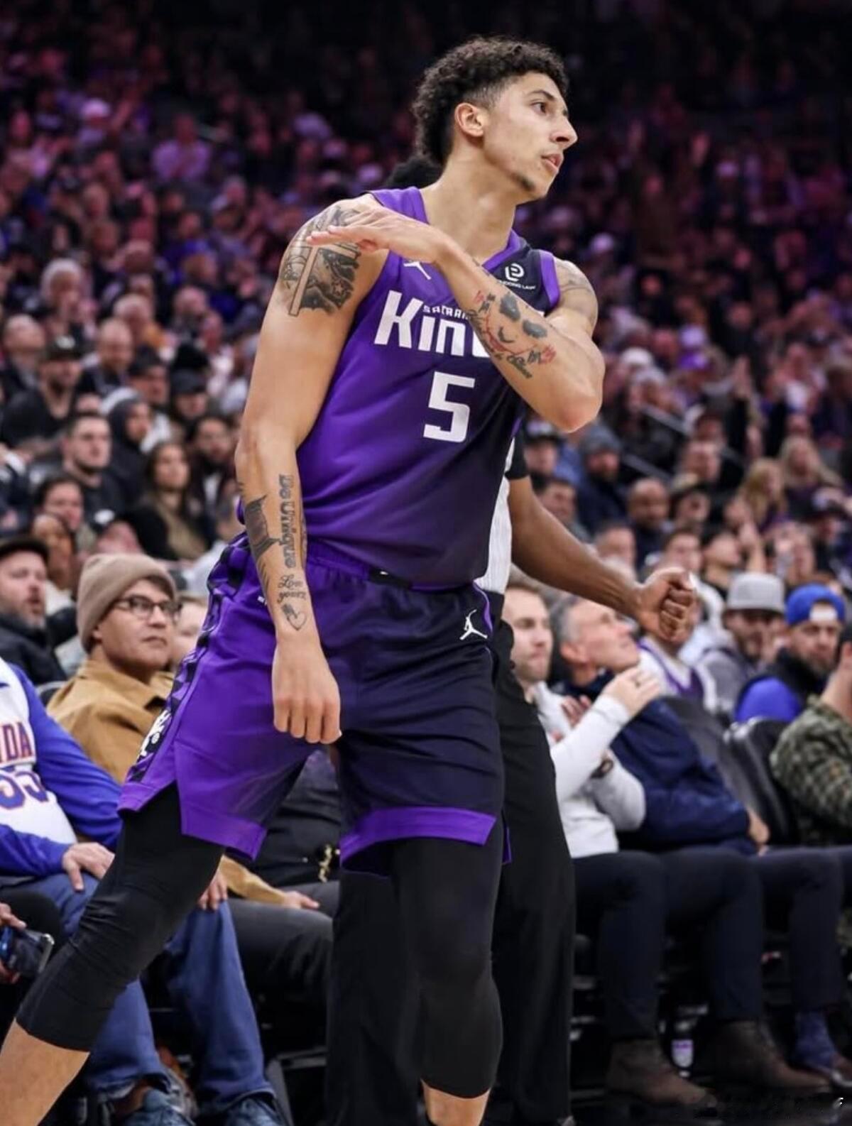 哈登骑士首秀哈登首秀23分 骑士132-126战胜国王！今天哈登上演骑士的首秀，