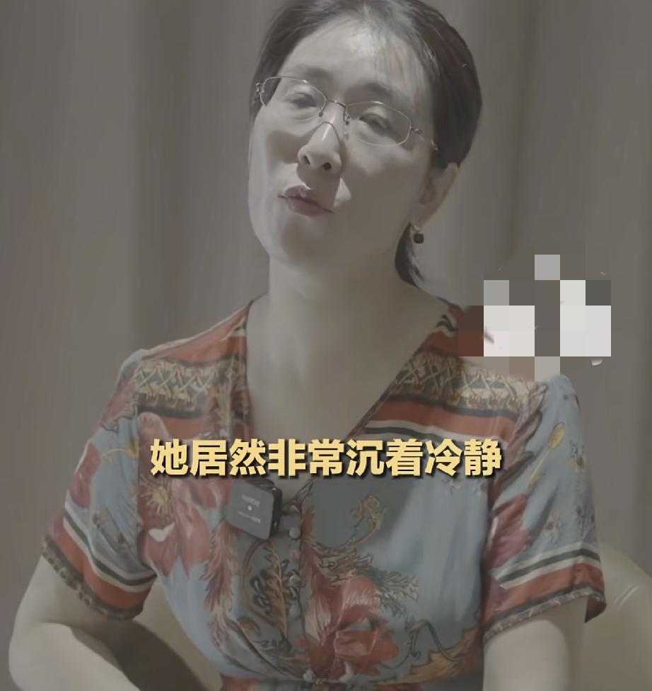 1个细节
朱女士女儿冷静的可怕！
朱女士老公名下那么多公司
但是还和女儿斤斤计较