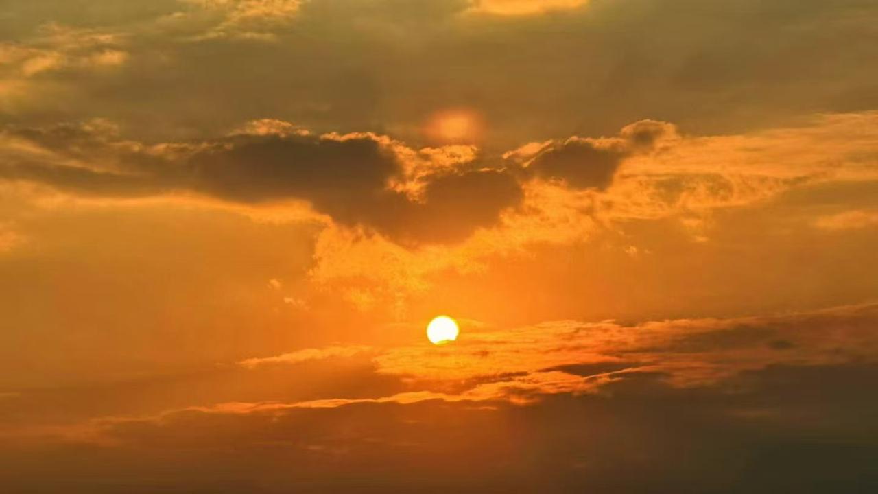 建安六年，曹操派大将夏侯渊、张辽，包围据守东海(山东省郯城县)的昌豨。《孙子兵法