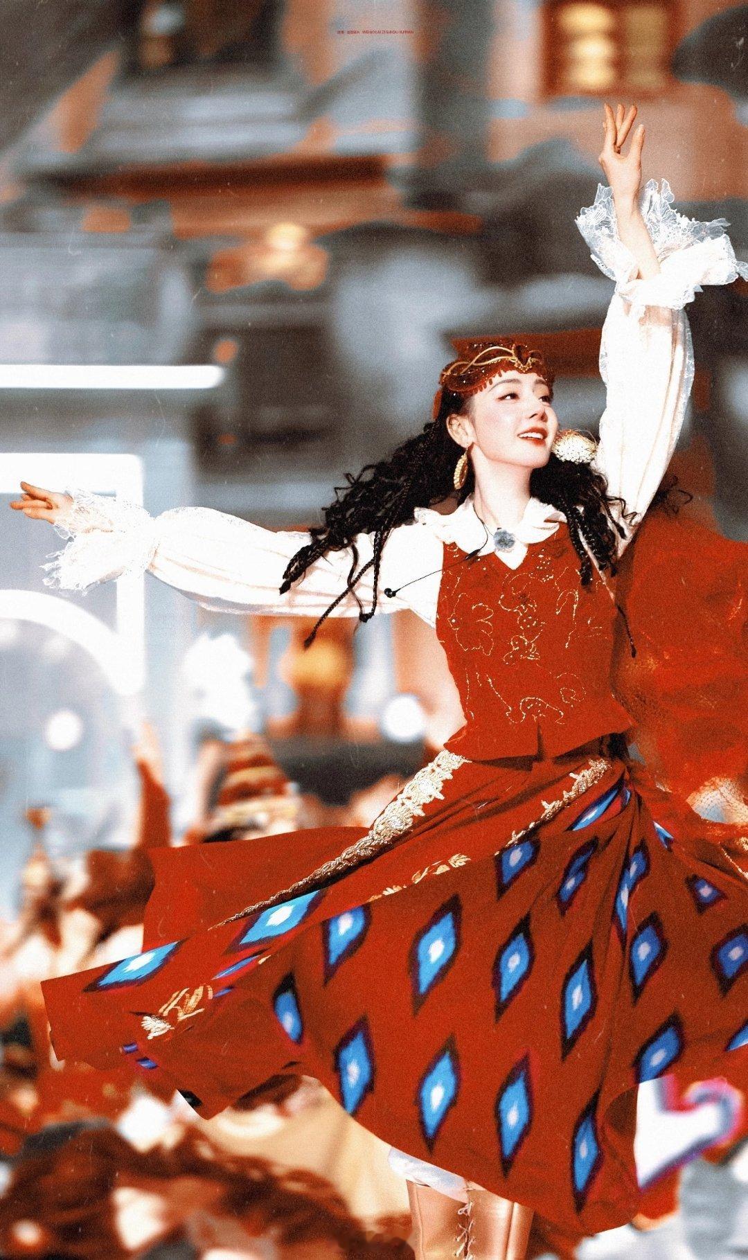 迪丽热巴 嘉行合约到期，独立启航。告别过往的种种遗憾，拒绝做任人摆布的“工具人”