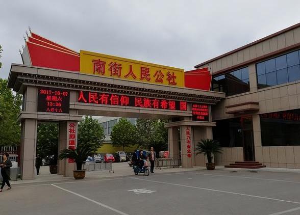 这十几年，我总爱把一身正气的人物、山河壮美的景物照片收藏在手机相册，日积月累存下
