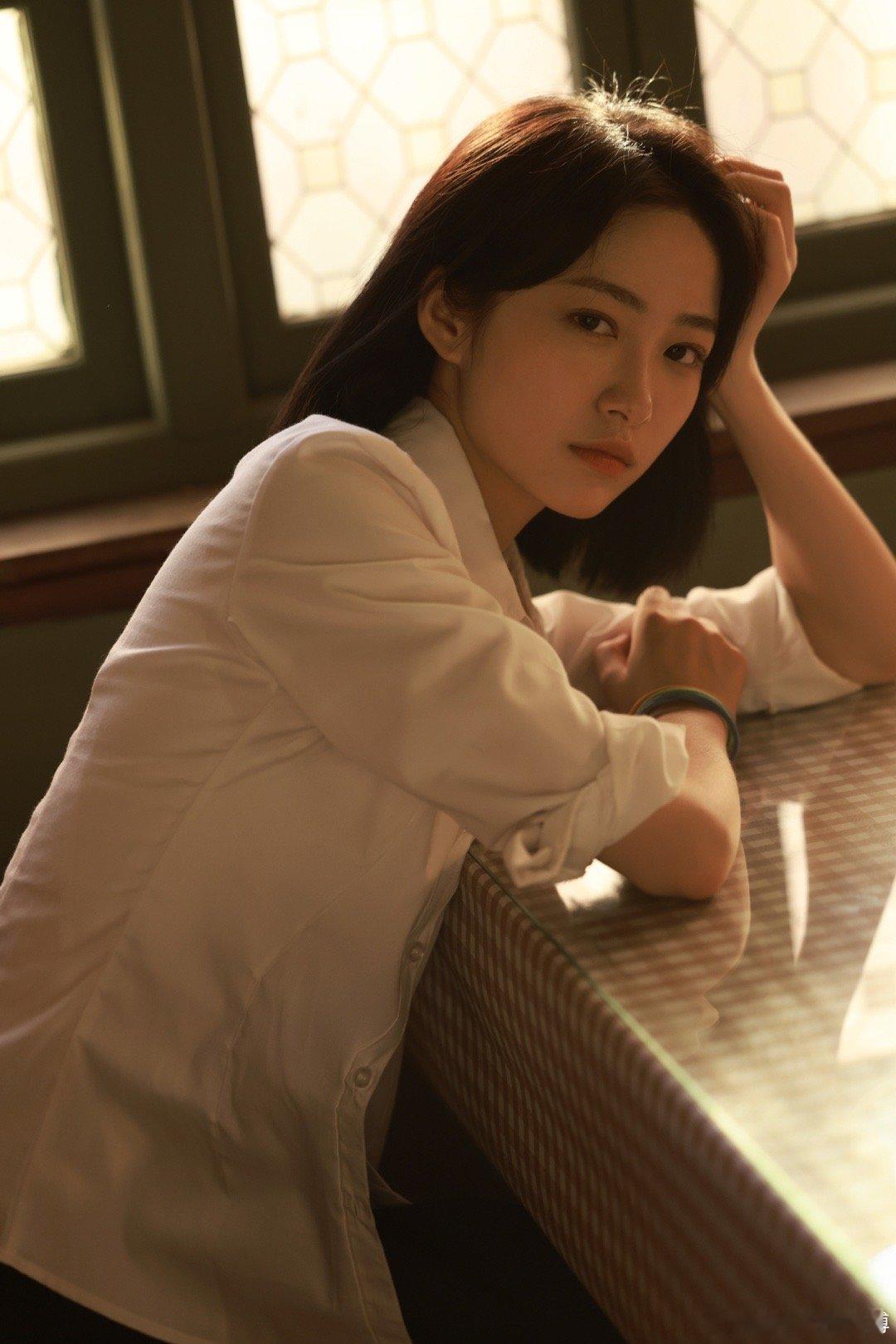 #杨肸子校园感随拍#、可以有啊！#杨肸子好适合穿校服#杨肸子校园感随拍，杨肸子好