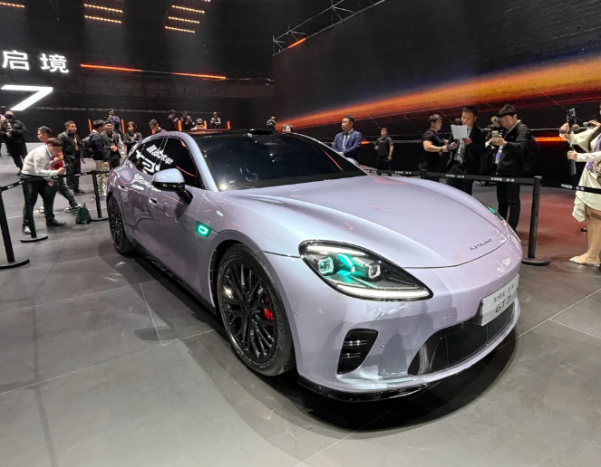 终见真章。华为“第一境”启境落地，首款车型GT7开启盲订，预埋L3级架构。新车搭