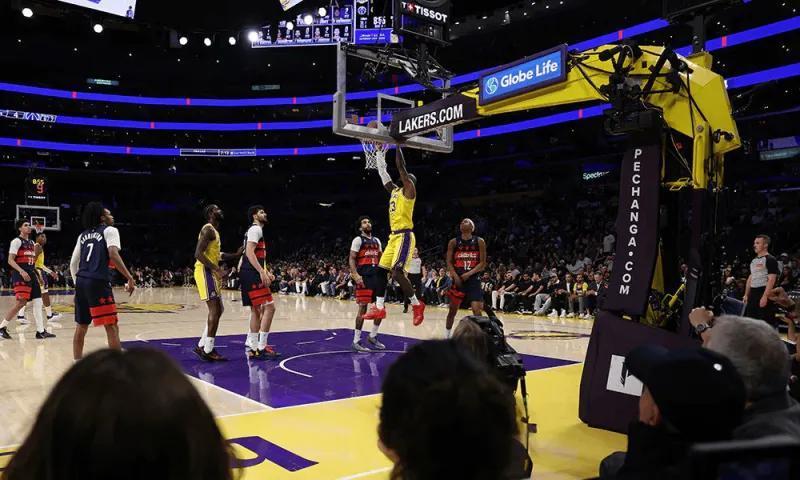 湖人队的骚操作又来了！根据他们的官宣，当季后赛正式开启之后，他们将新增场边席位，