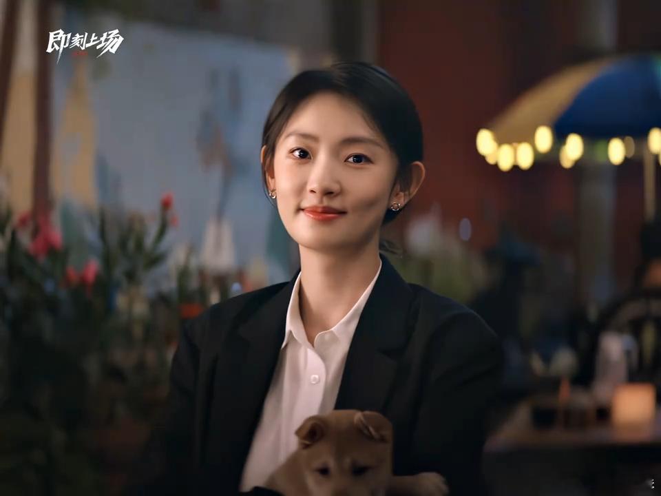 终于有剧拍出了伟大的暧昧期 借狗传情太会了！江晨抱着 “小乖” 凑近任家童，说小