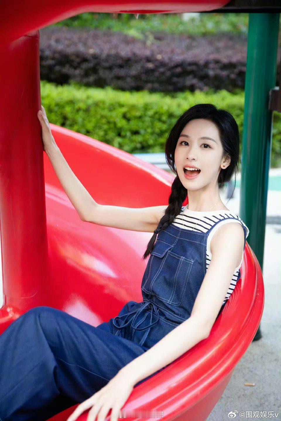 陈都灵滑梯随拍陈都灵又去玩滑梯了 可爱小女孩，滑梯随拍 