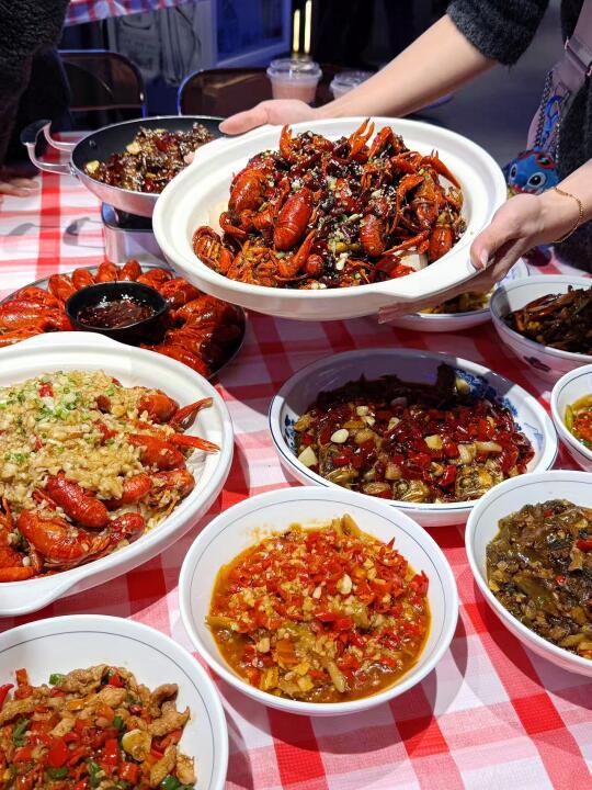 来襄阳必打卡的虾…巨好吃🥹今年第一顿🦞