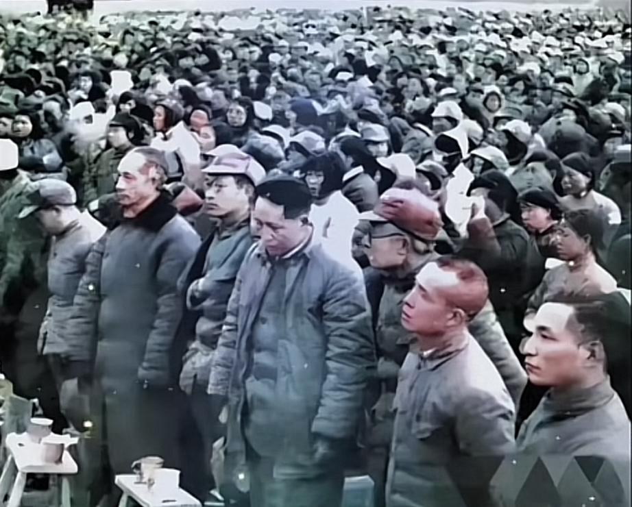 这是1939年12月1日延安各界为国际主义战士白求恩举行的追悼会现场，毛泽东同志