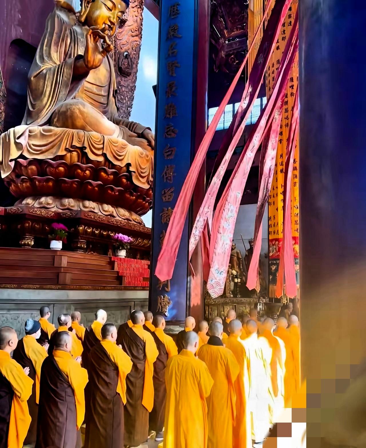 说真的，真该谢谢释永信这桩事！哪怕和灵隐寺免票没直接关系，

却实实在在敲醒了大