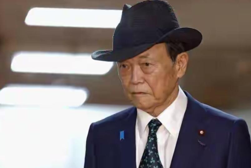日本众议院解散最后关头，麻生太郎这是彻底撕破脸了。1月23日众议院解散这天，他的