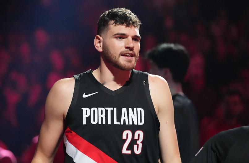 杨瀚森机会来了？明天，开拓者客场挑战雷霆。根据球队伤病报告显示，夏普（小腿）继续