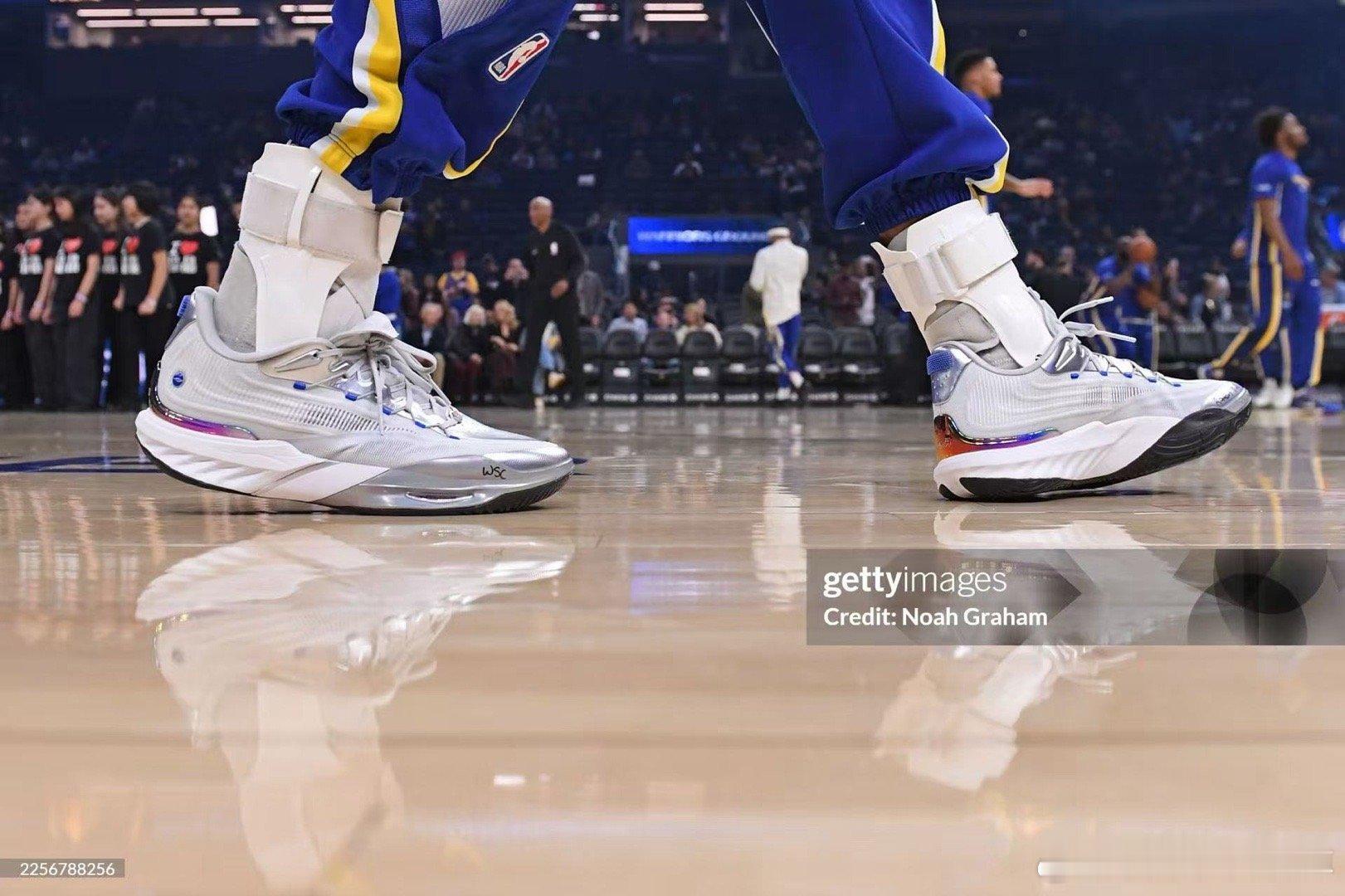 库里今天穿的这是啥鞋？ 