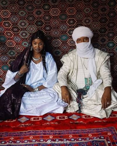 Tuareg 图阿雷格人主要信奉伊斯兰教，但他们的男性会用面纱遮住脸，而女性则不