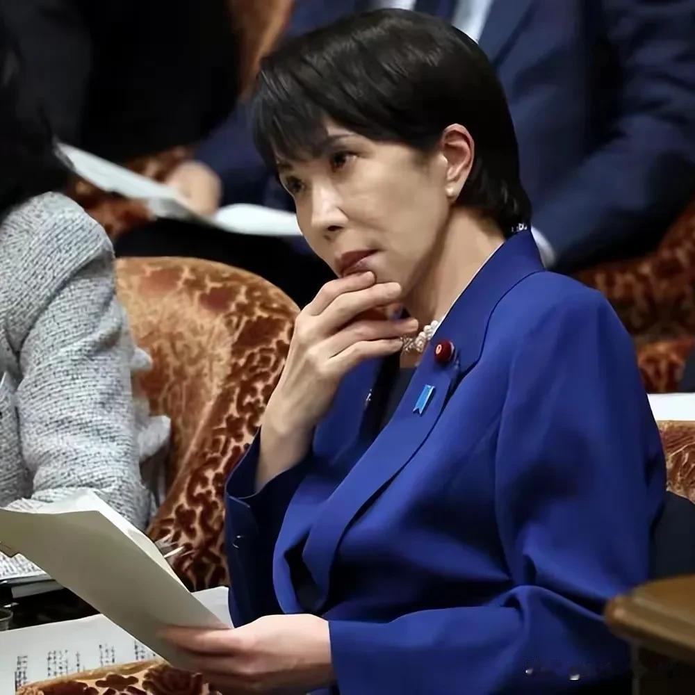 高市早苗虽然在政治立场上被视为安倍晋三的忠实继承者，但她在对俄政策上并未完全照搬