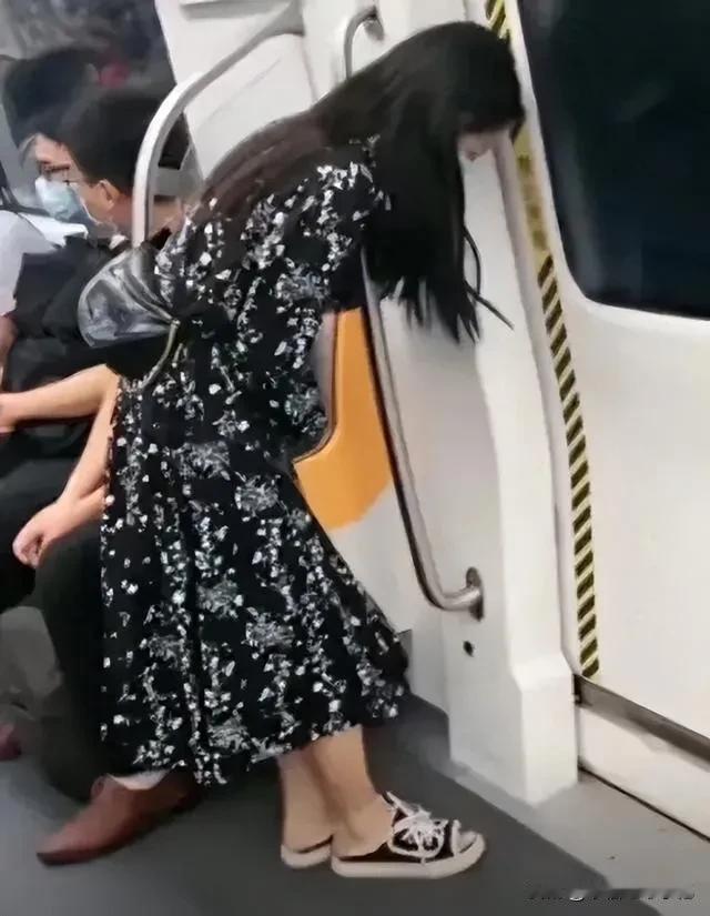 看来是不舒服了