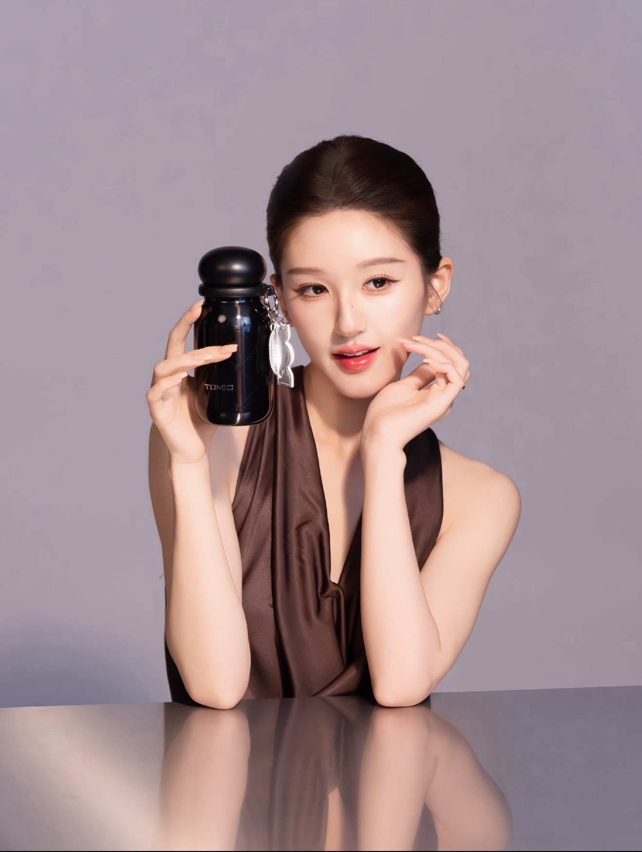 露思这组也好美，水杯像在拍包包哈哈… 