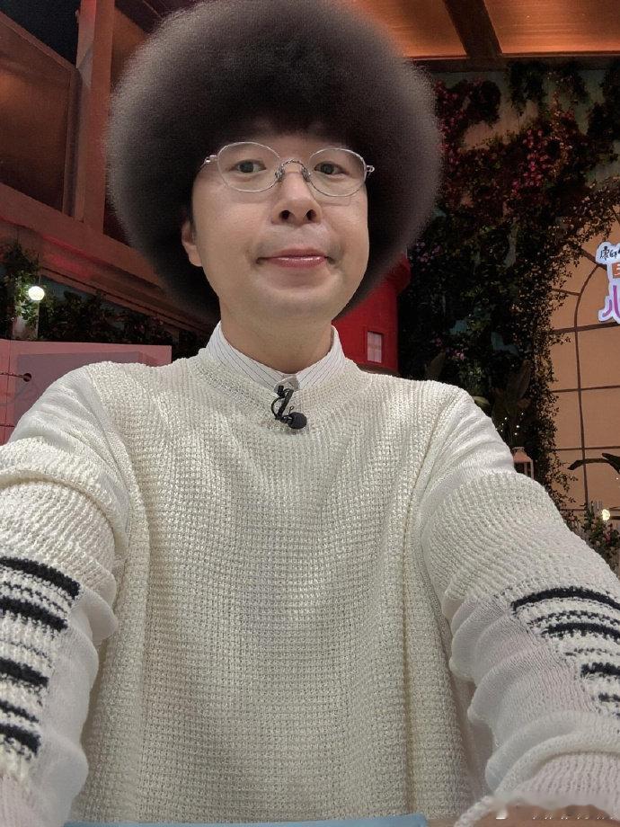 杜海涛晒照回应发量稀疏杜海涛P图回应发量稀疏哈哈，杜海涛P照回应发量稀疏，从可爱