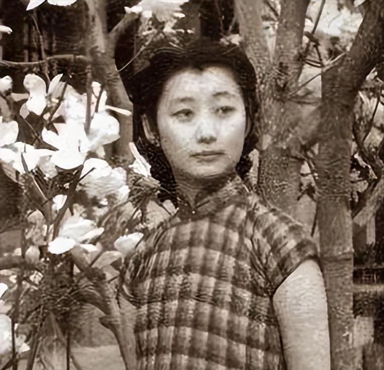 1926年，唐怡莹趁着丈夫溥杰不在家，和张学良激烈正酣。多年后，张学良向溥杰坦白