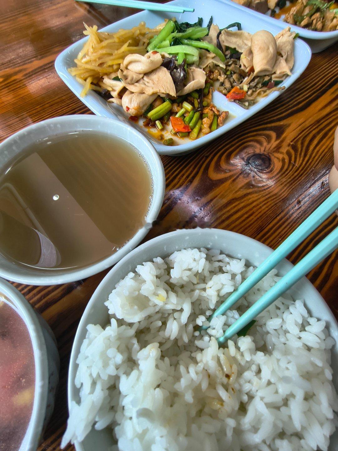 挣不挣钱不重要，主要是好玩，还开心。感觉以前都是在瞎折腾，这种生活多自在，买辆新